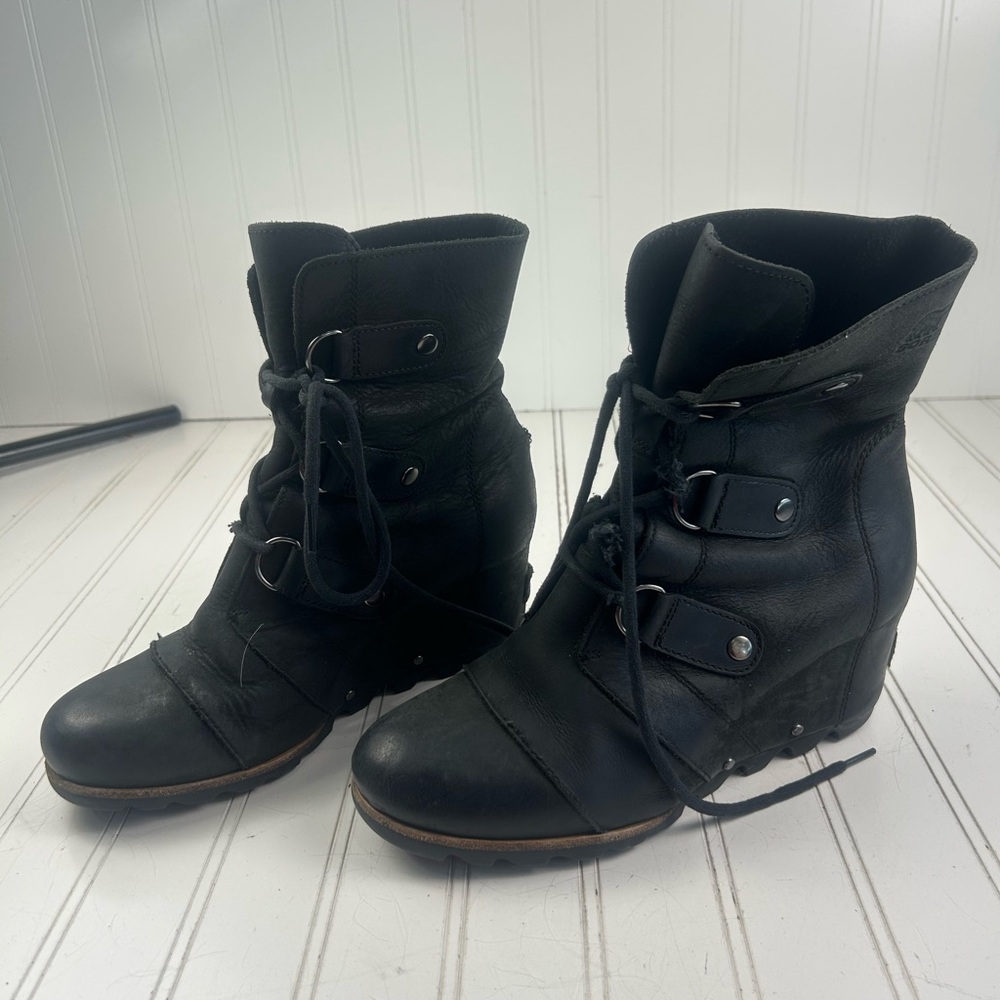 Sorel Joan of Arctic Wedge II Waterproof Lug Sole Black Boots Womenโs Size 6-6.5 - Picture 4 of 14